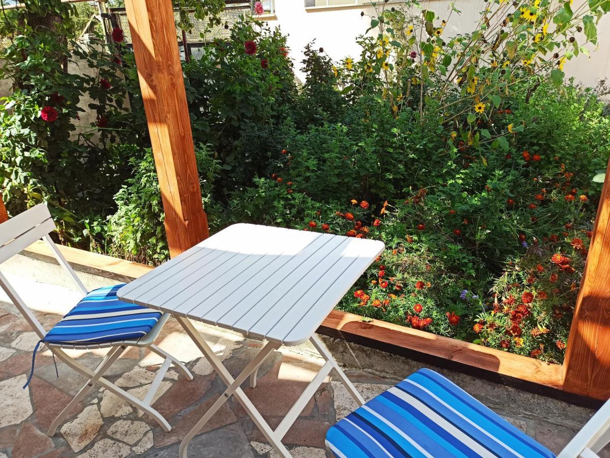 Jermatun Guest House 딜리잔 외부 사진